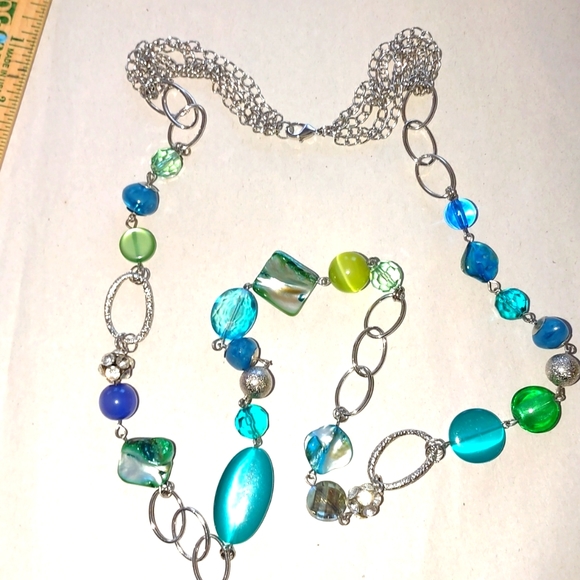 unknown Jewelry - Turquoise colored acrylic Stone multicolored on a silver tone chain